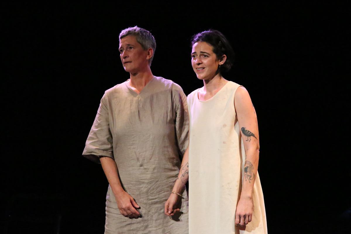 Scène du spectacle Trafiquée — violences faites aux femmes, création 2023
