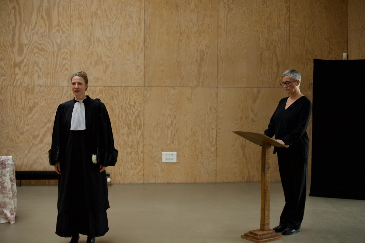 La scène du tribunal